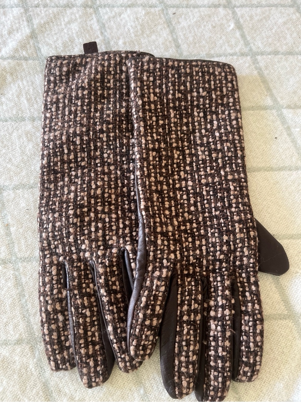 Women’s Tweed Pattern Winter Gloves - Brown Leather and boucle, fit small